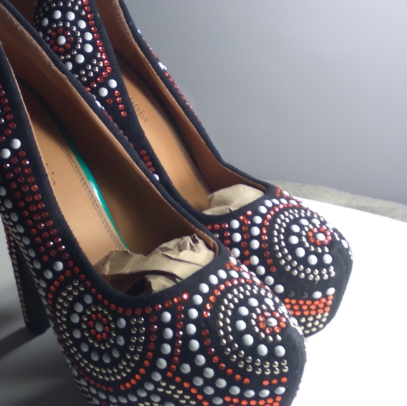 Shoes - Picture 9 of 15